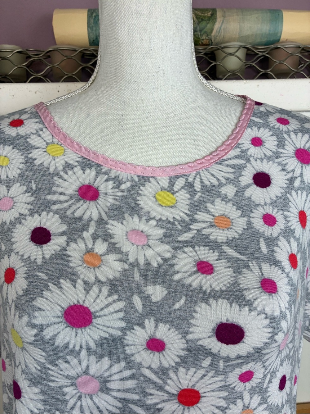 Cute PJ Set Short Sleeve Top & cropped long pants keeps you cool with pockets - Picture 4 of 11